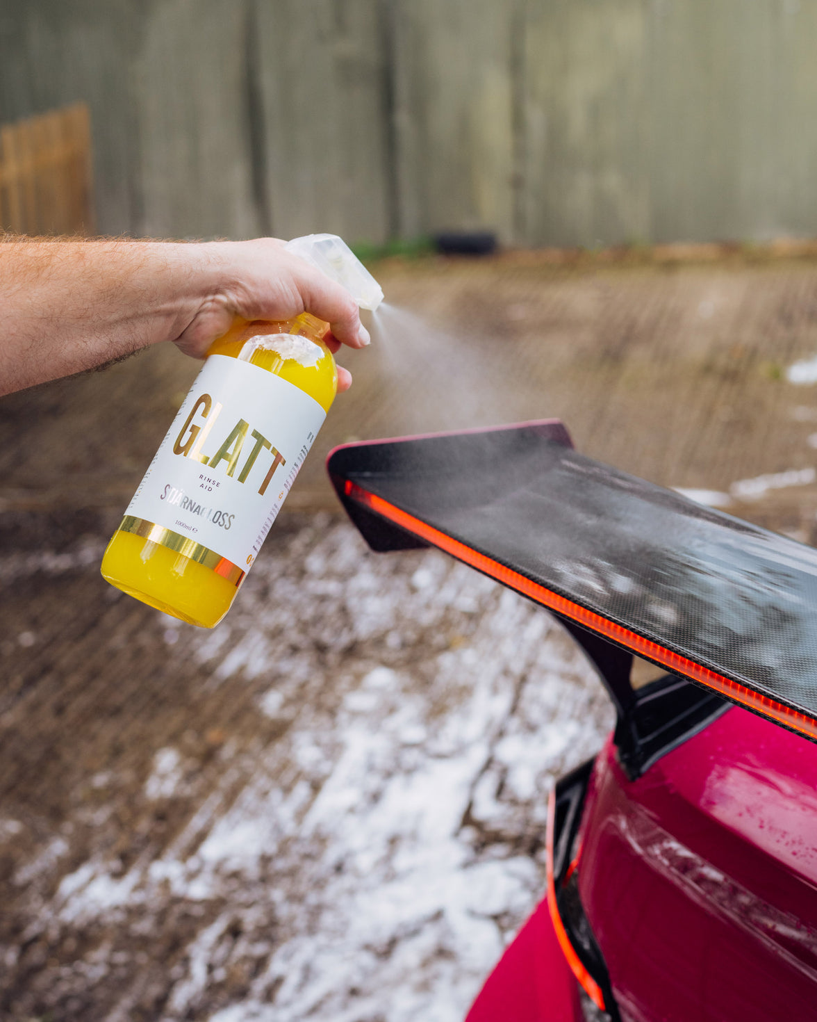 Glatt spray on car spoiler