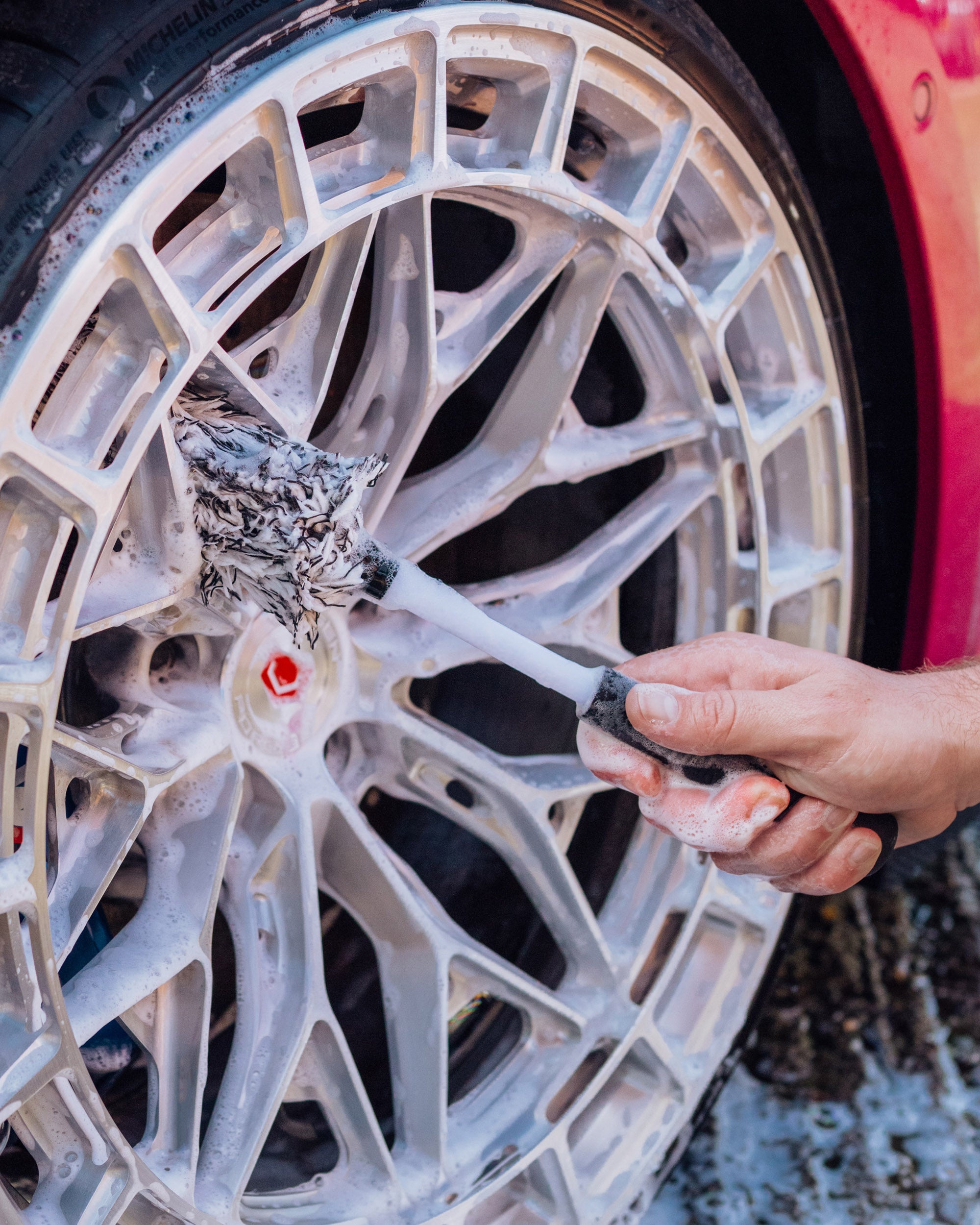 cleaning alloys with Grävling - Microfibre Wheel Brush