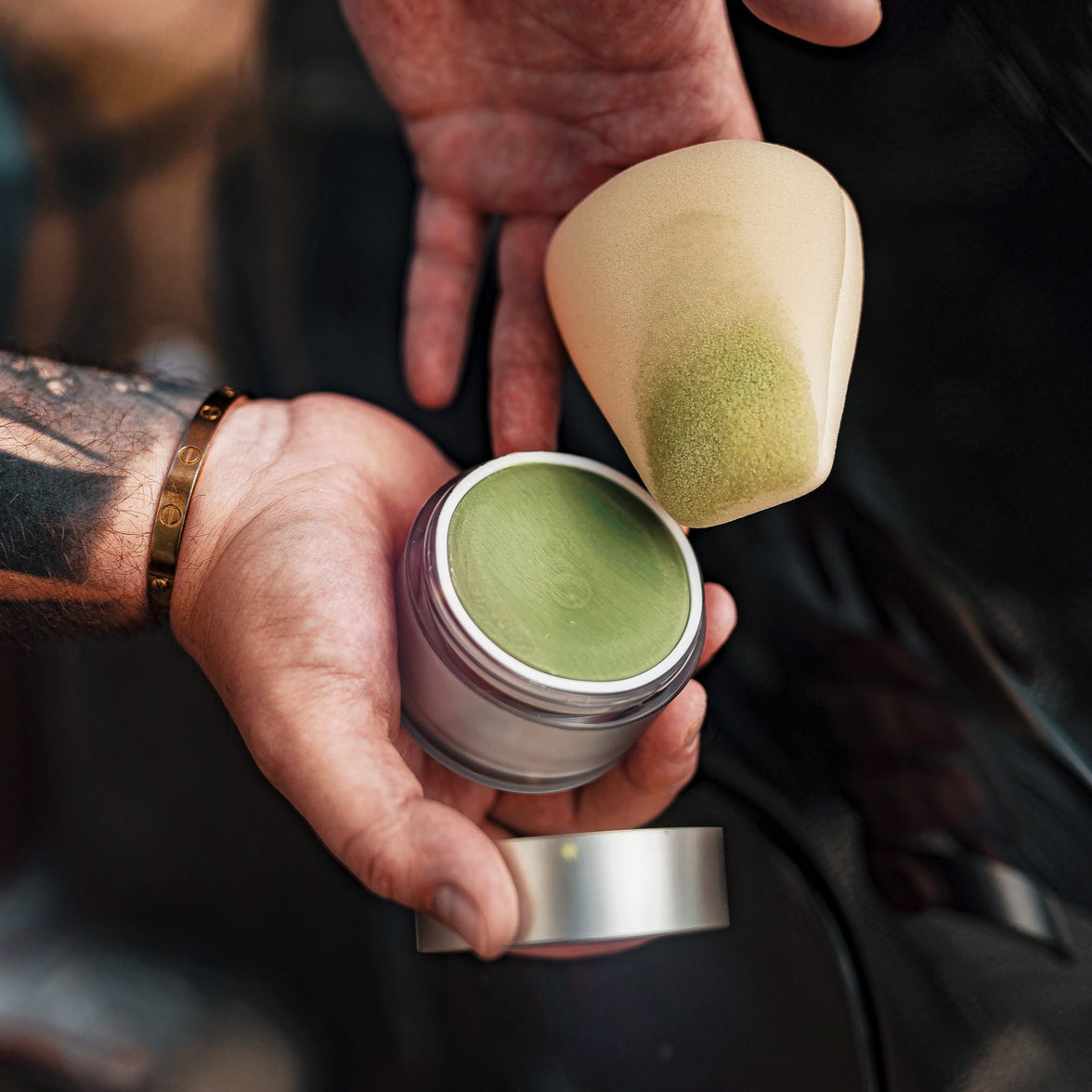 Fingerborg foam finger mitt with car wax